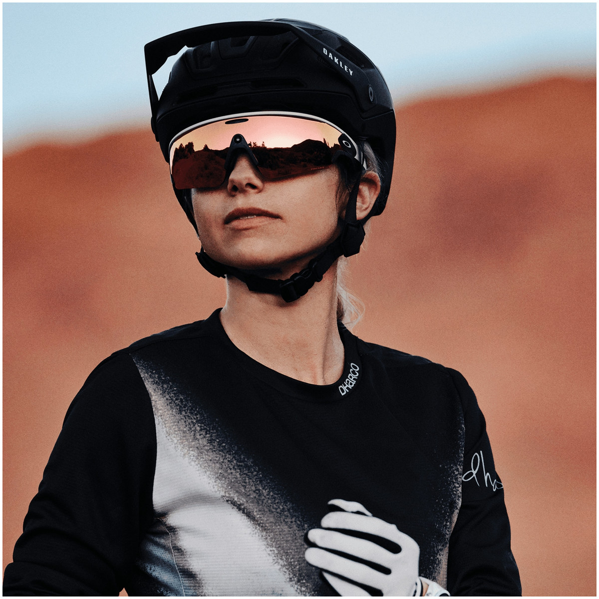 Oakley Meta Vanguard White Prizm Rose Gold - Image 2